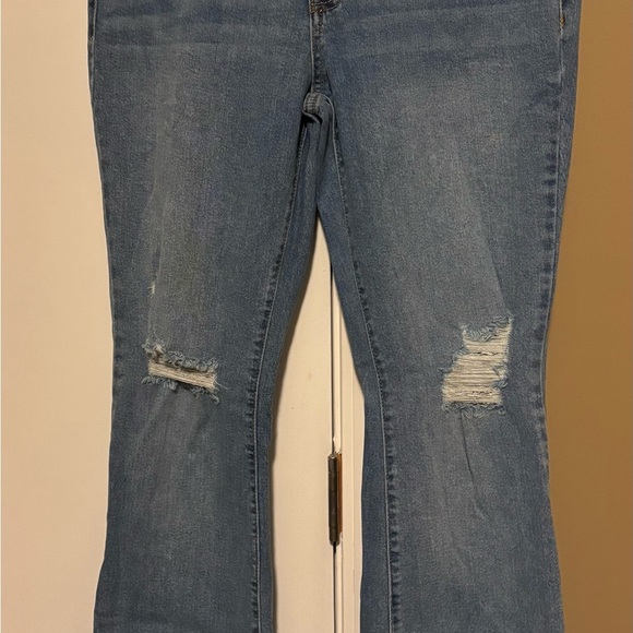 Seven7 Light Blue Slim Flare Jeans with Distressed Accents. - Picture 2 of 6